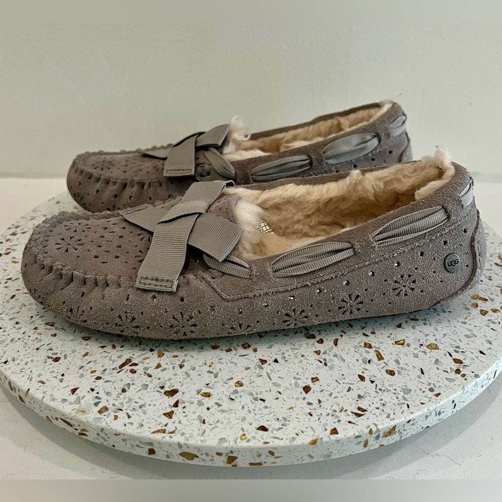 UGG Women’s Dakota Sunshine Perf Moccasin Slipper Seal Suede Grey Size 6